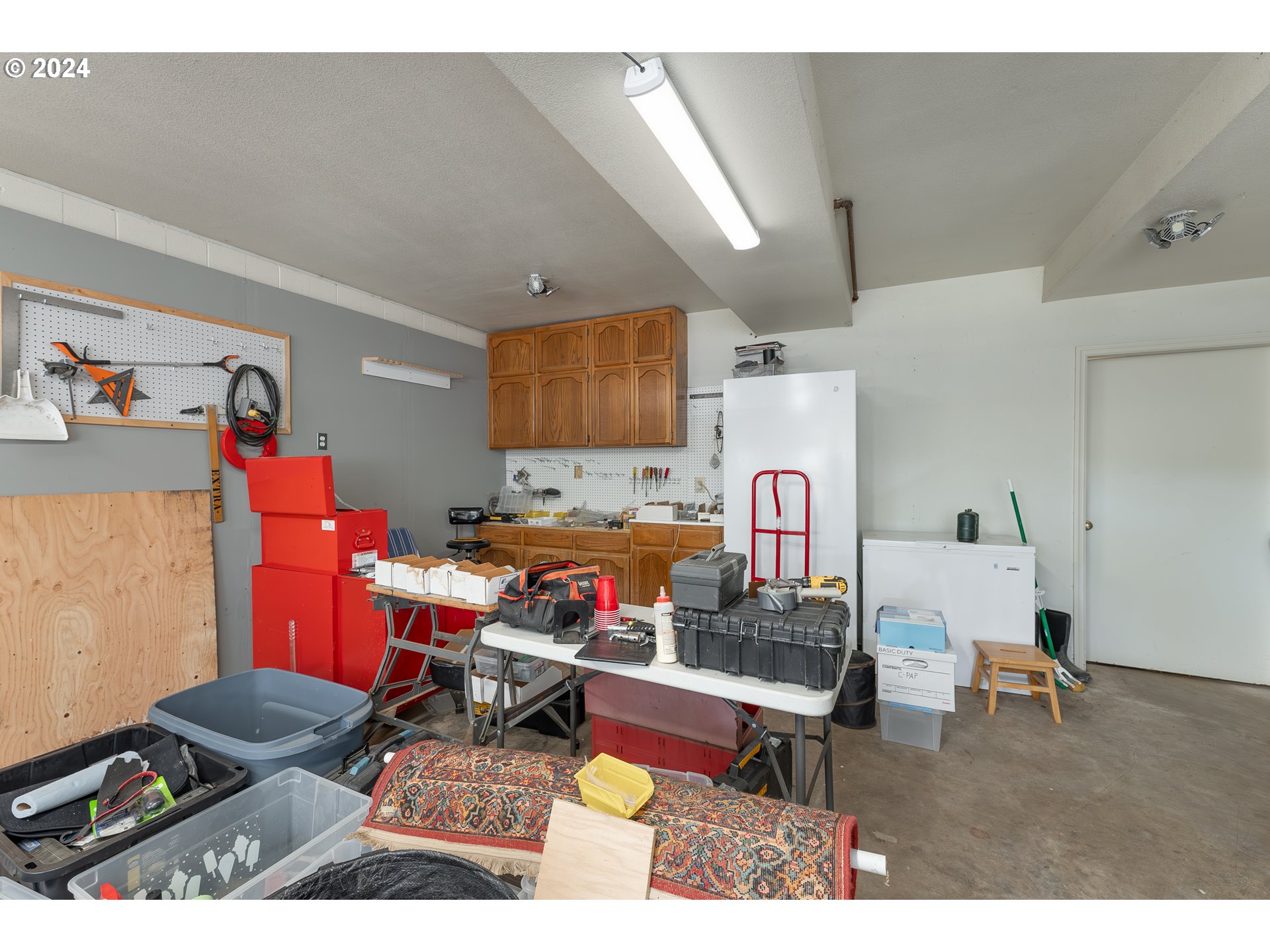 380 Southeast Summit Drive Roseburg, OR 97470 - Photo 22 of 33 Garage