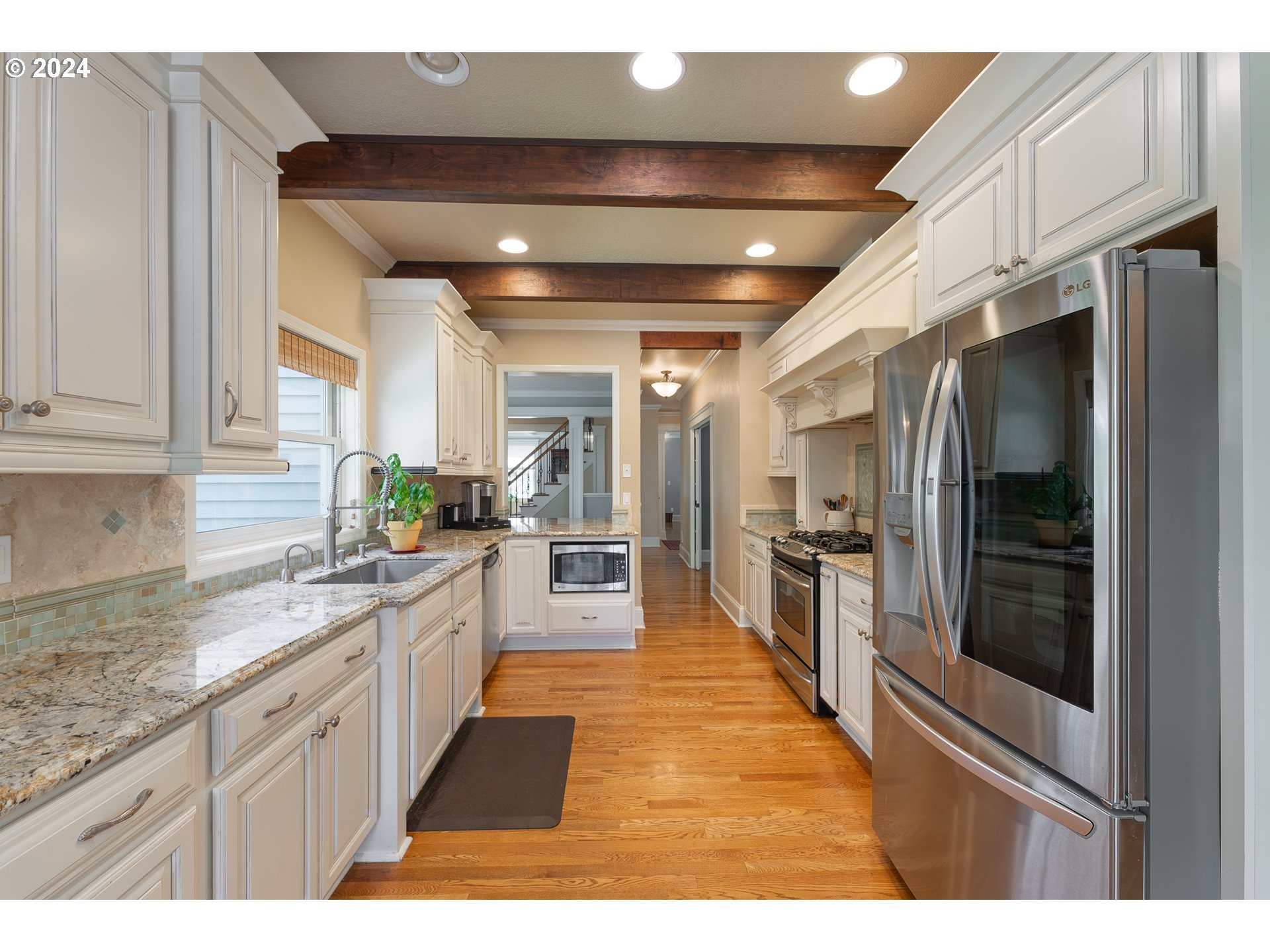 380 Southeast Summit Drive Roseburg, OR 97470 - Photo 7 of 33 Kitchen
