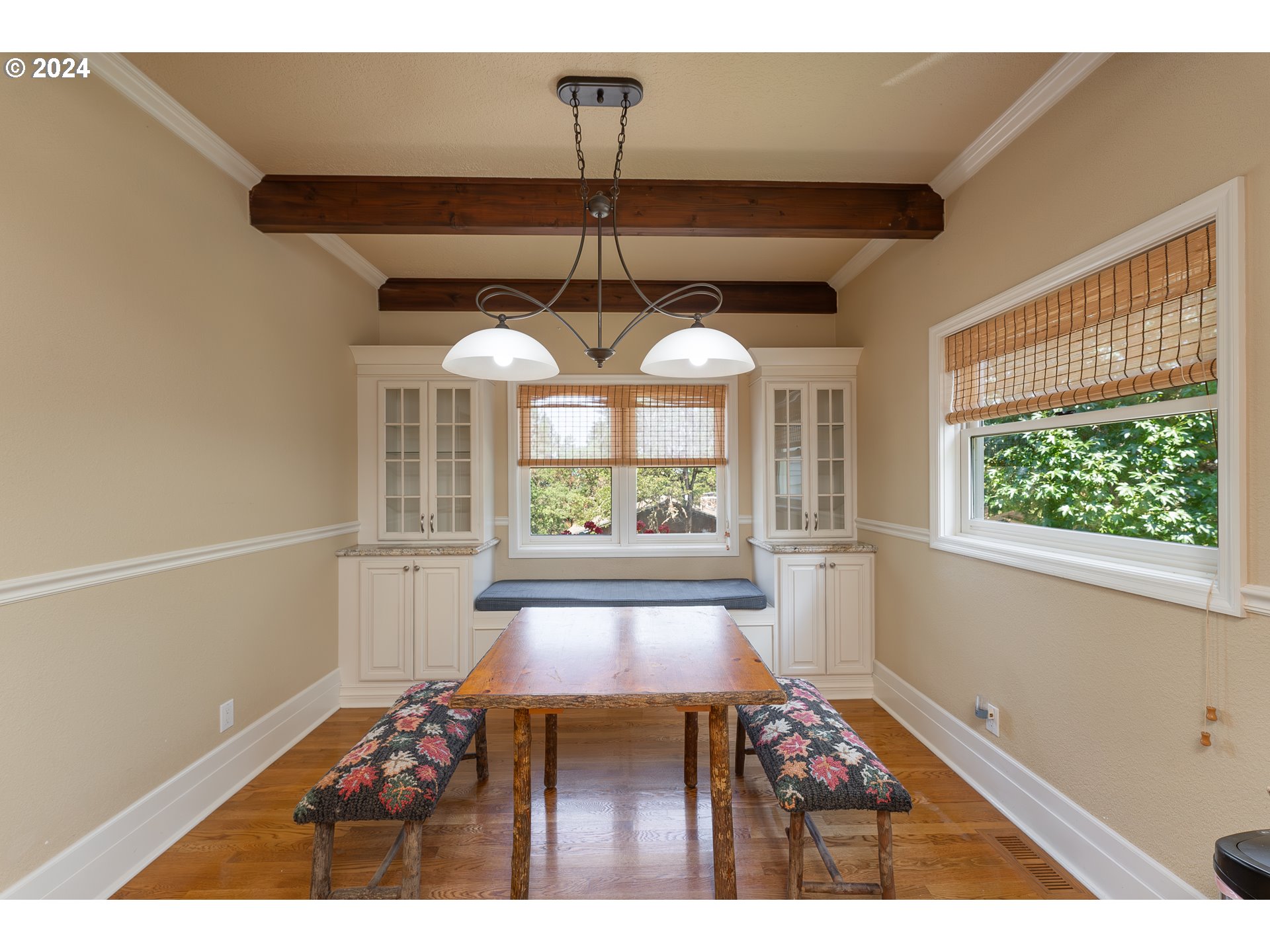 380 Southeast Summit Drive Roseburg, OR 97470 - Photo 8 of 33 Breakfast Area