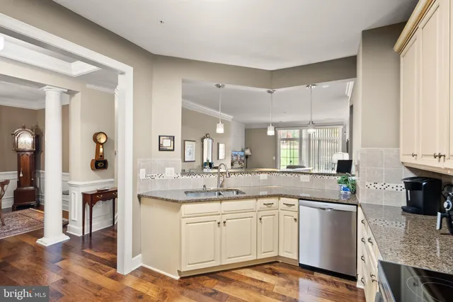 $464,900 | 15251 Royal Crest Drive, Unit 103, Haymarket, VA 20169