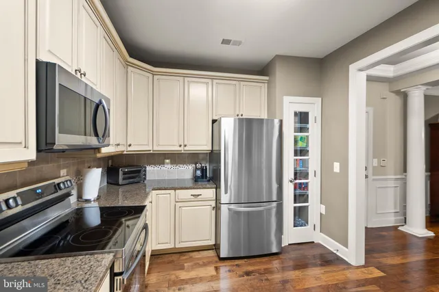 $464,900 | 15251 Royal Crest Drive, Unit 103, Haymarket, VA 20169