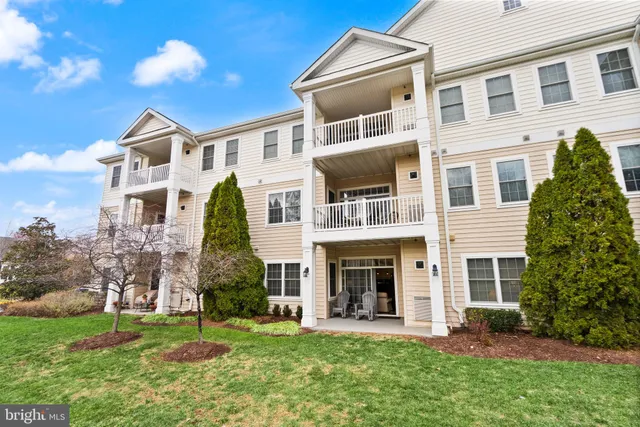 $464,900 | 15251 Royal Crest Drive, Unit 103, Haymarket, VA 20169