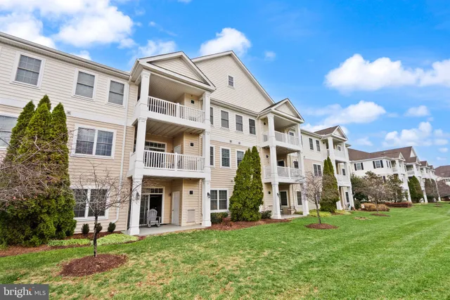 $464,900 | 15251 Royal Crest Drive, Unit 103, Haymarket, VA 20169