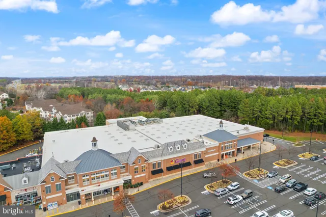 $464,900 | 15251 Royal Crest Drive, Unit 103, Haymarket, VA 20169