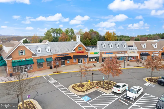 $464,900 | 15251 Royal Crest Drive, Unit 103, Haymarket, VA 20169