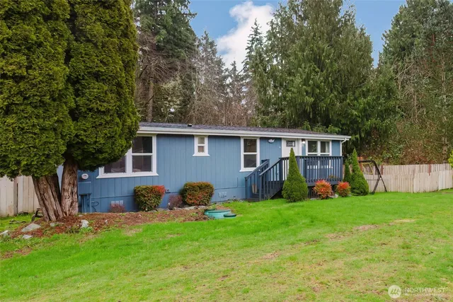 a view of house with backyard