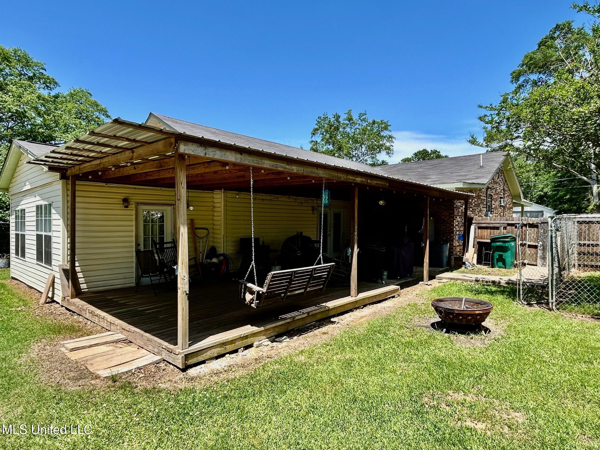 309 College Street Carthage, MS 39051 - Photo 4 of 37 IMG_1343