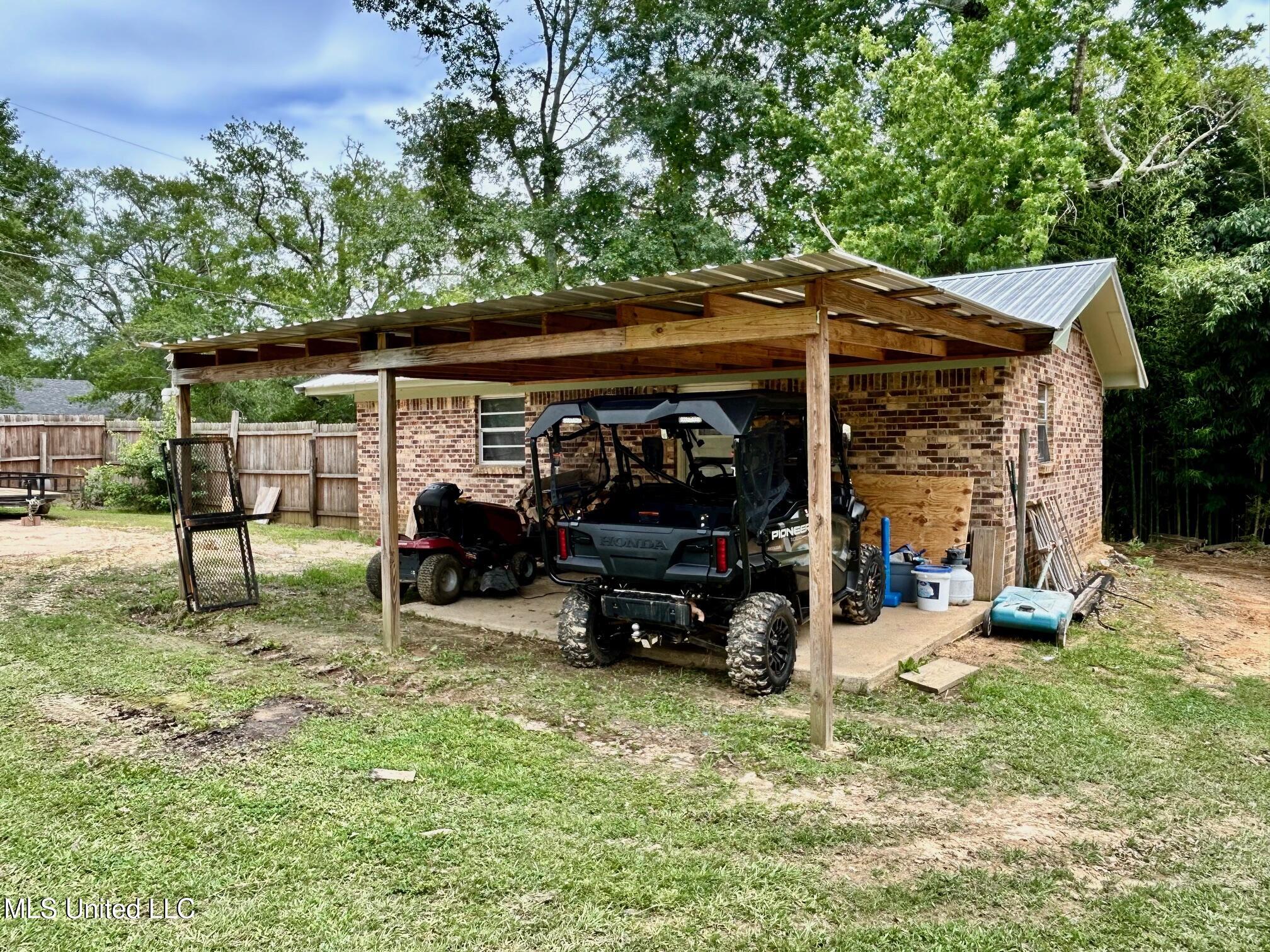 309 College Street Carthage, MS 39051 - Photo 9 of 37 IMG_1910