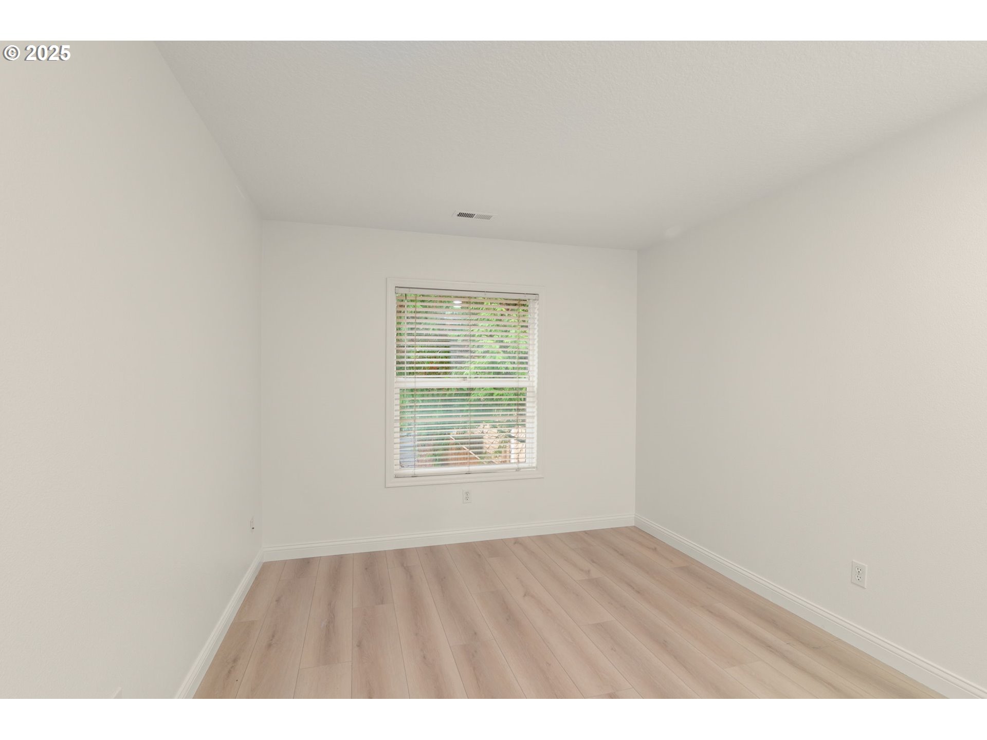 18568 Southwest Muirfield Street Beaverton, OR 97003 - Photo 18 of 24 Bathroom