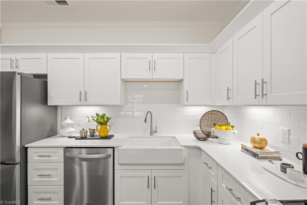 335 Rockspring Road High Point, NC 27262 - Photo 8 of 26