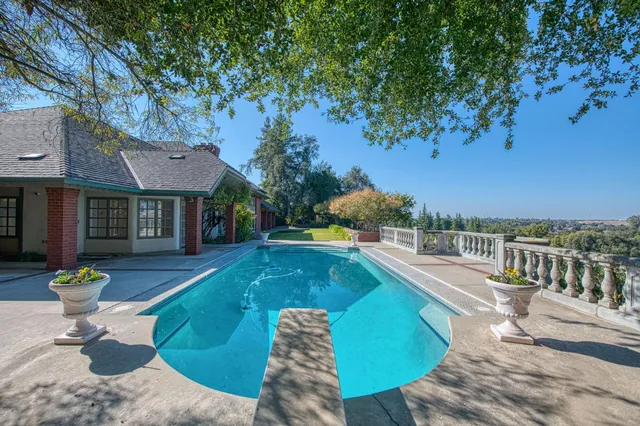$2,450,000 | 2020 West Alluvial Avenue, Fresno, CA 93711
