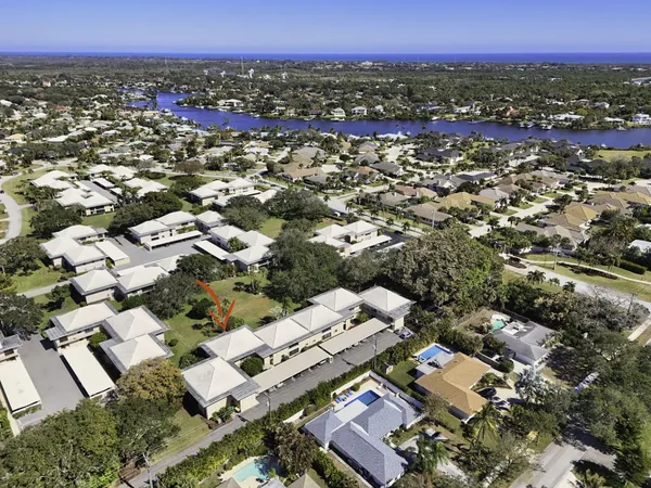 $395,000 | 14 Southeast Turtle Creek Drive, Unit B, Jupiter, FL 33469