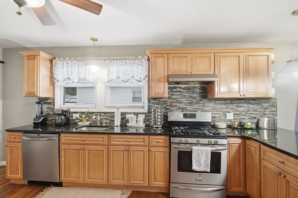 70 Norman Street Springfield, MA 01104 - Photo 6 of 25 Gallery Image 6