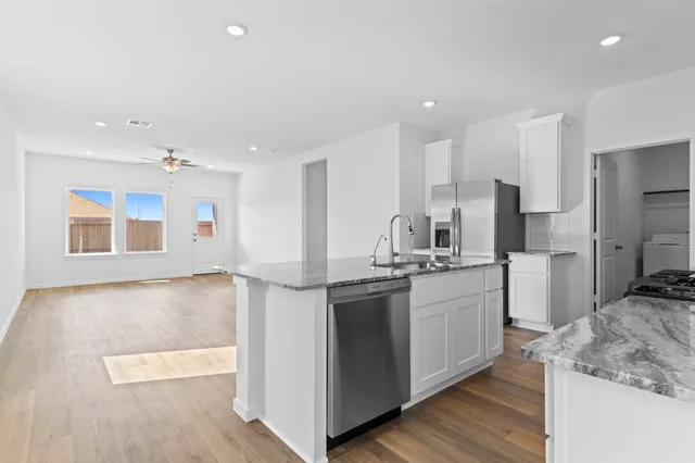 $273,990 | 237 Amy Street, Angleton, TX 77515