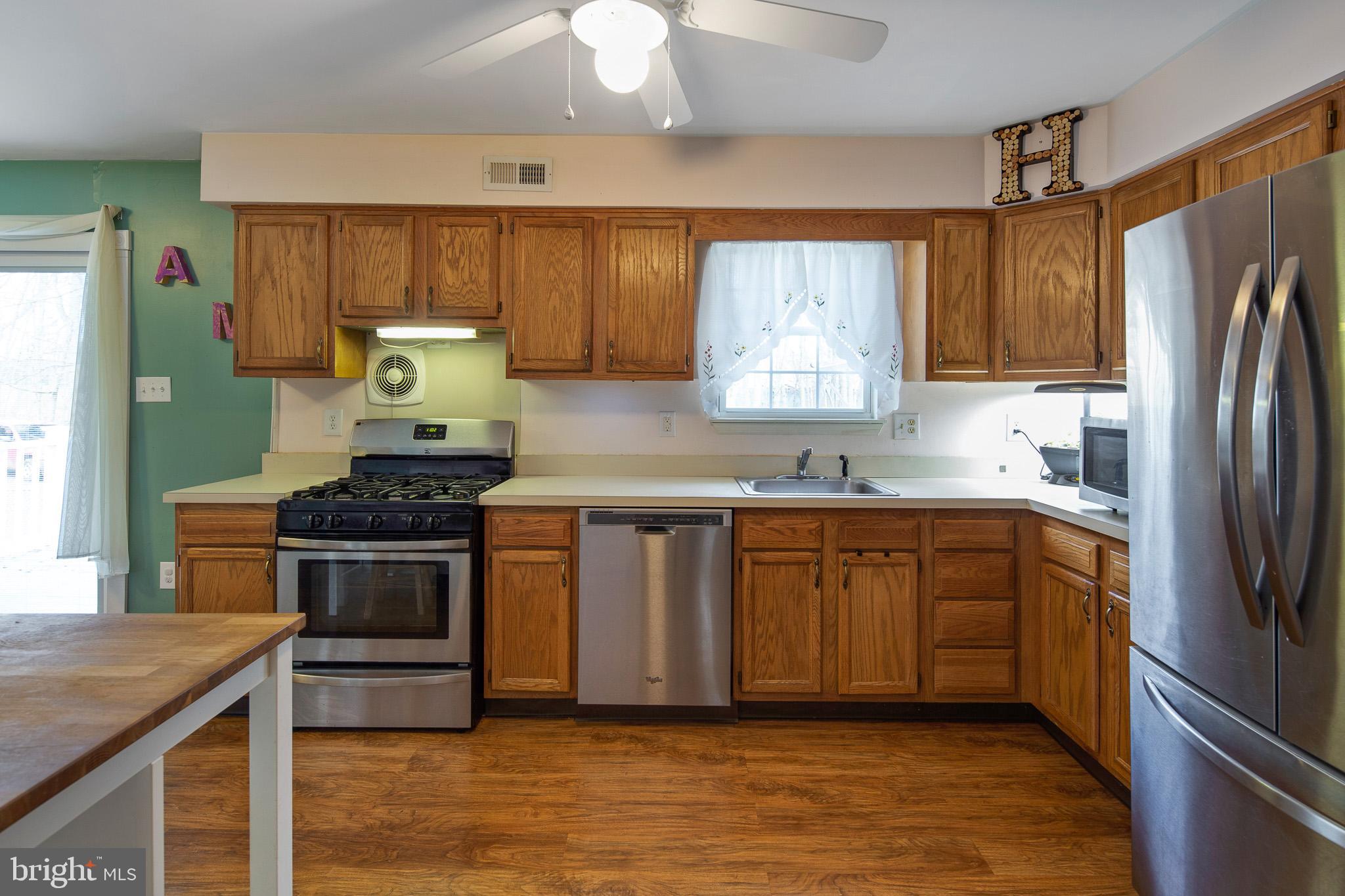 39 Winfield Road Sicklerville, NJ 08081 - Photo 4 of 31 Stainless Steel Appliances!