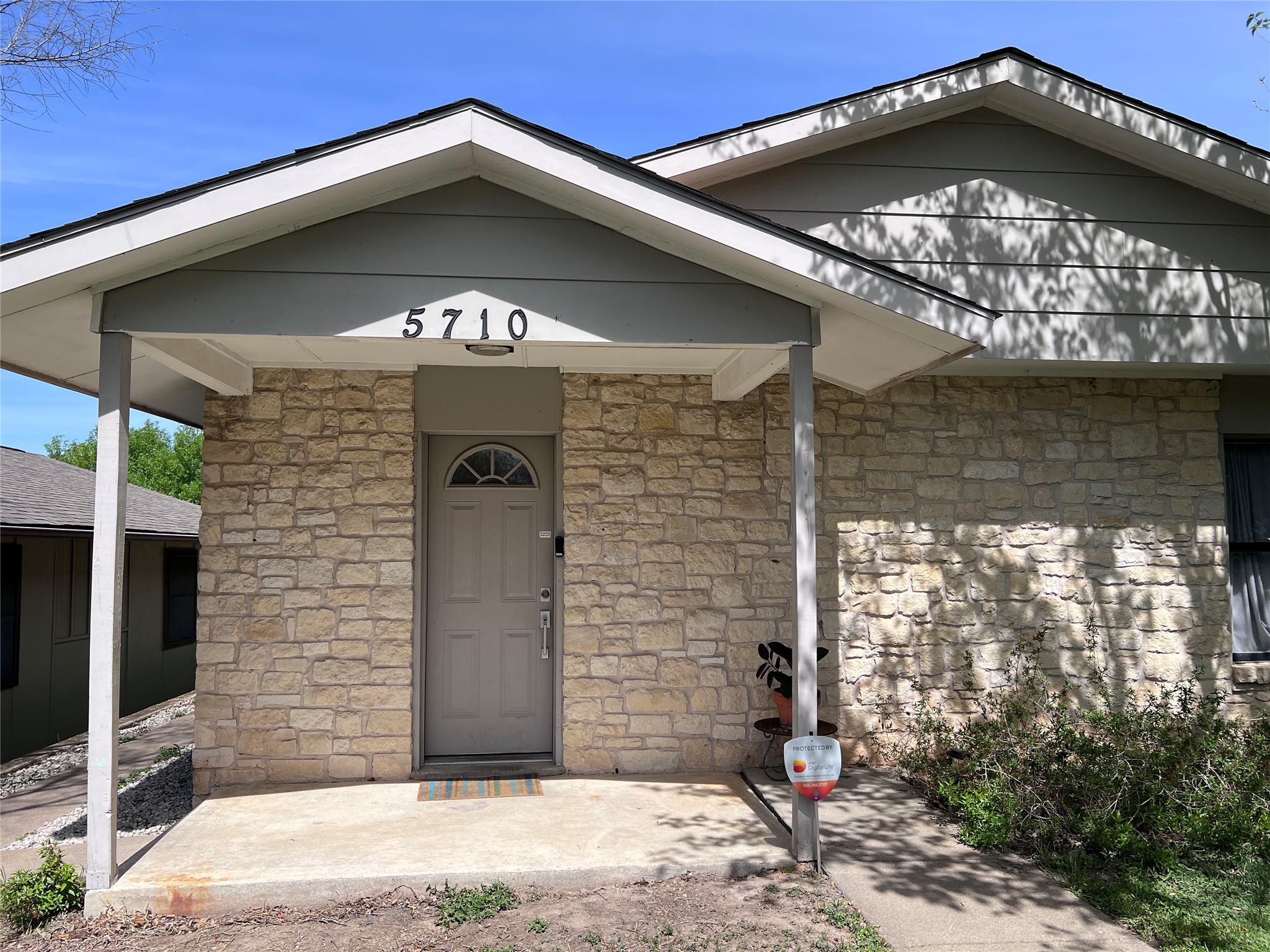 5710 Signal Point Austin, TX 78724 - Photo 1 of 16