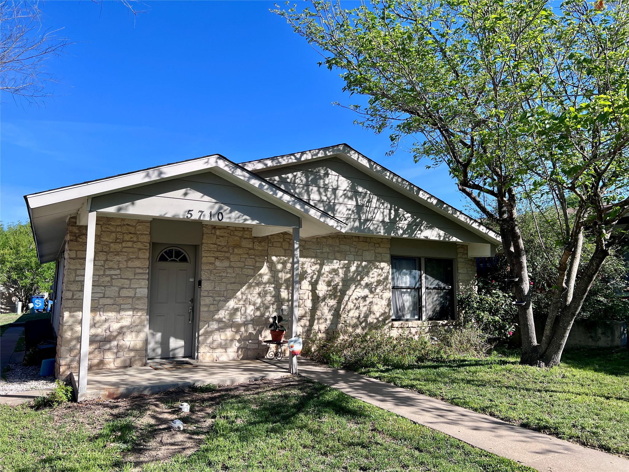 5710 Signal Point Austin, TX 78724 - Photo 2 of 16