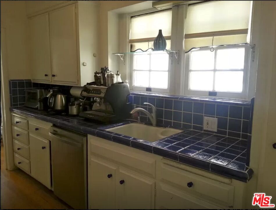 10317 Lauriston Avenue Los Angeles, CA 90025 - Photo 20 of 52 a kitchen with a stove a sink a refrigerator and window