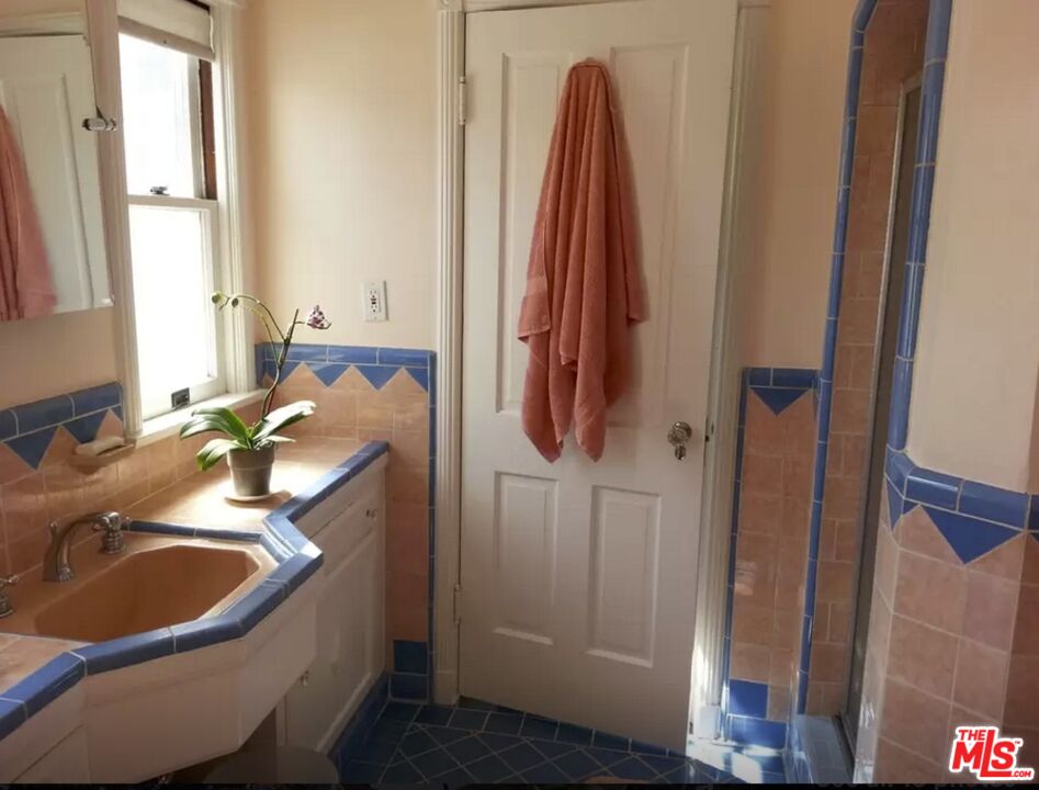 10317 Lauriston Avenue Los Angeles, CA 90025 - Photo 39 of 52 a bathroom with a sink toilet and shower