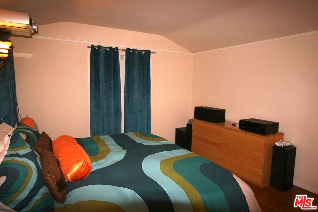 10317 Lauriston Avenue Los Angeles, CA 90025 - Photo 44 of 52 a bedroom with two beds and painted walls