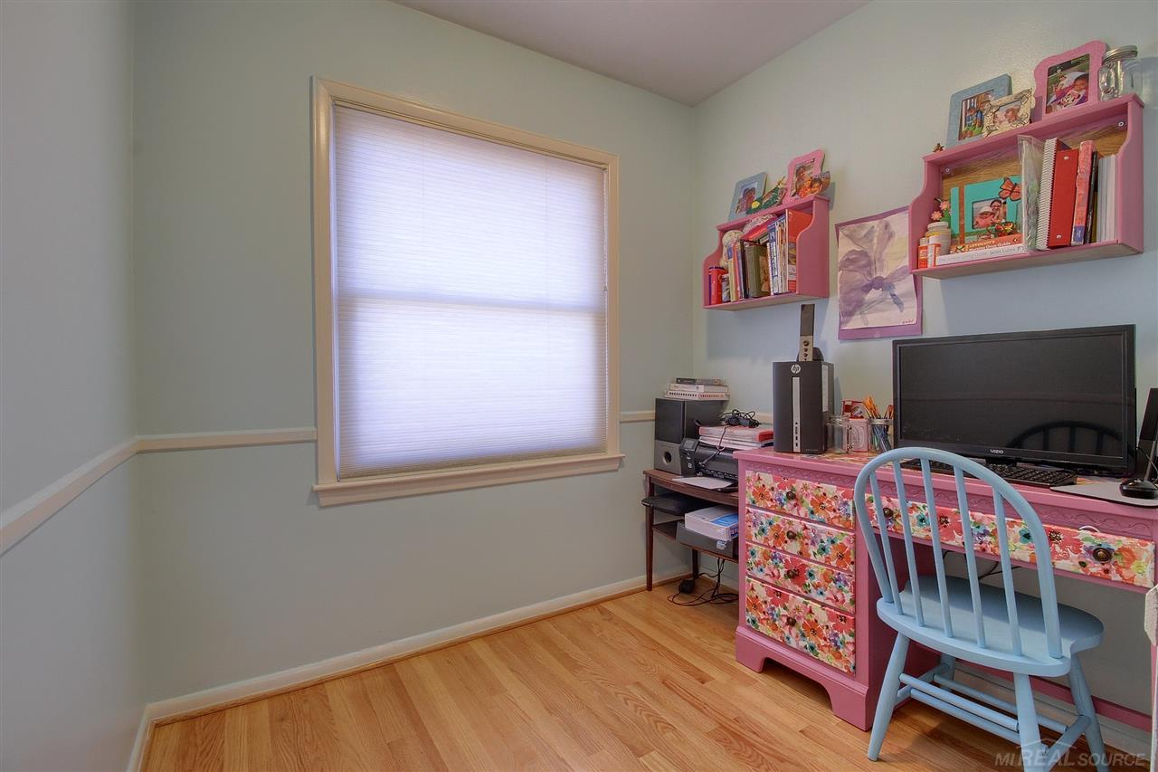 1990 Littlestone Road Grosse Pointe Woods, MI 48236 - Photo 12 of 32