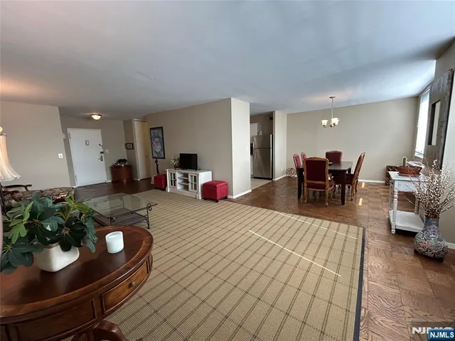 $229,900 | 2150 Center, Unit 6F, Fort Lee, NJ 07024