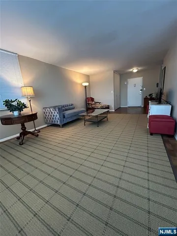 $229,900 | 2150 Center, Unit 6F, Fort Lee, NJ 07024