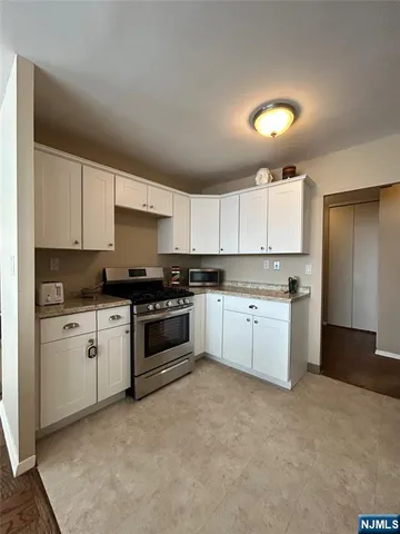 $229,900 | 2150 Center, Unit 6F, Fort Lee, NJ 07024