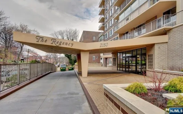 $229,900 | 2150 Center, Unit 6F, Fort Lee, NJ 07024