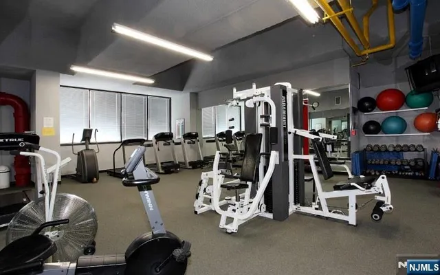 $229,900 | 2150 Center, Unit 6F, Fort Lee, NJ 07024