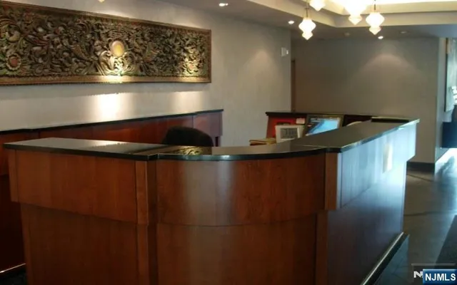 $229,900 | 2150 Center, Unit 6F, Fort Lee, NJ 07024