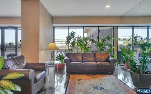 $229,900 | 2150 Center, Unit 6F, Fort Lee, NJ 07024
