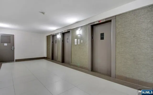 $229,900 | 2150 Center, Unit 6F, Fort Lee, NJ 07024