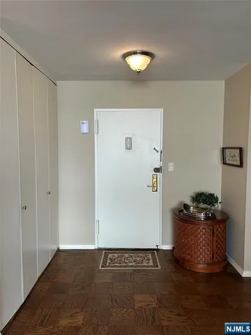 $229,900 | 2150 Center, Unit 6F, Fort Lee, NJ 07024