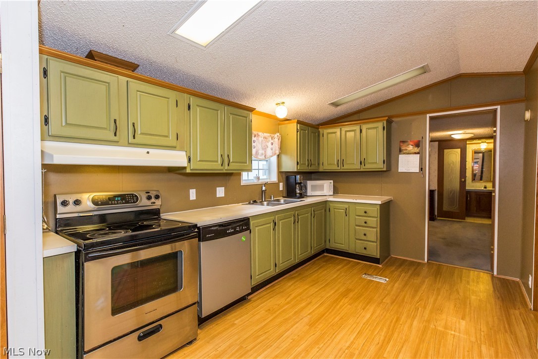 18592 Edwards Road, Unit 31 BUTTERNUT Doylestown, OH 44230 - Photo 15 of 34 Gallery Image 15