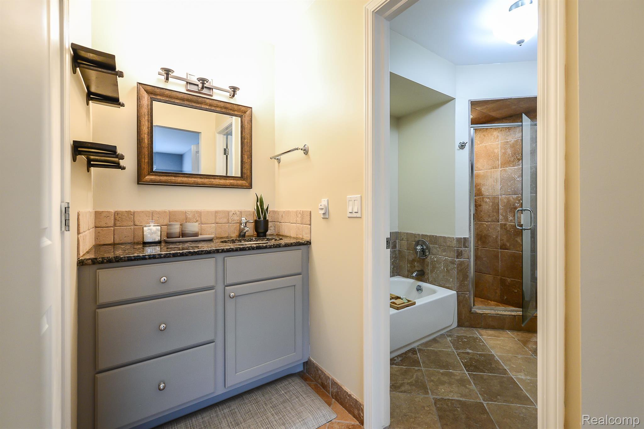 21975 Garfield Road Northville, MI 48167 - Photo 27 of 60 Primary Bathroom (pic #1)