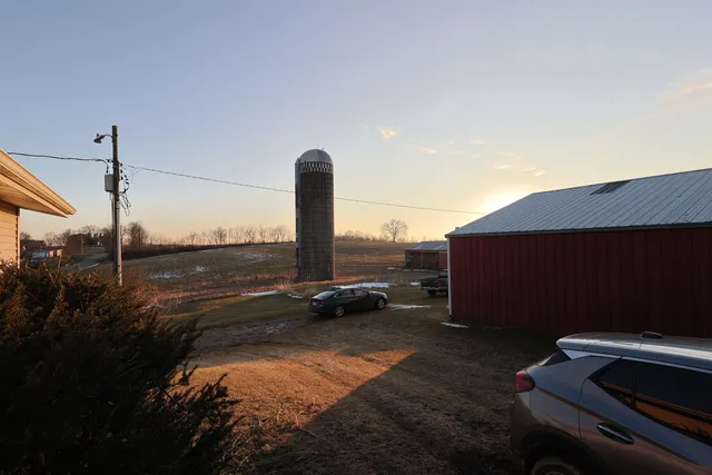 $1,390,000 | 24381 North Irish Ridge Road, Boscobel, WI 53805