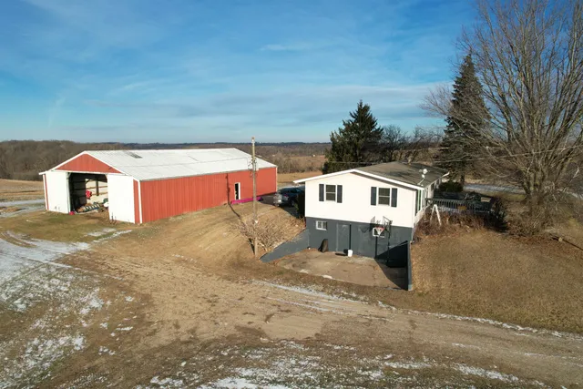 $1,390,000 | 24381 North Irish Ridge Road, Boscobel, WI 53805