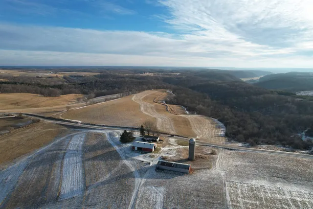 $1,390,000 | 24381 North Irish Ridge Road, Boscobel, WI 53805