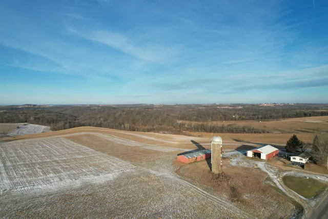 $1,390,000 | 24381 North Irish Ridge Road, Boscobel, WI 53805