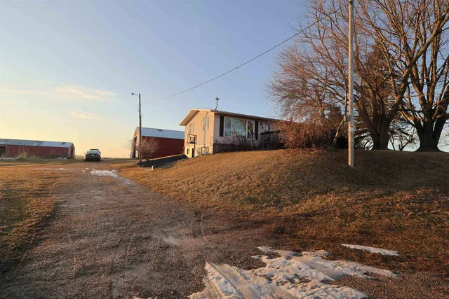 $1,390,000 | 24381 North Irish Ridge Road, Boscobel, WI 53805