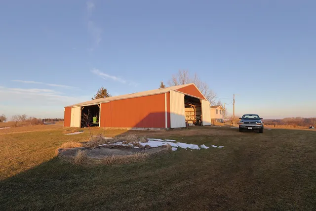 $1,390,000 | 24381 North Irish Ridge Road, Boscobel, WI 53805