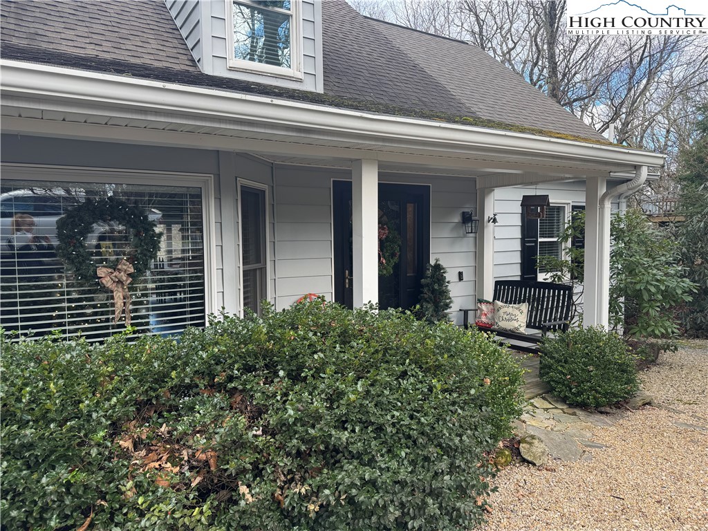 387 Tarry Acres Circle Blowing Rock, NC 28605 - Photo 4 of 41 front view of a house with a porch