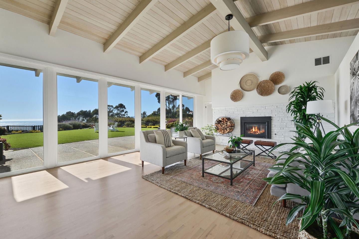 532 Bayview Drive Aptos, CA 95003 - Photo 5 of 47 a living room with patio area