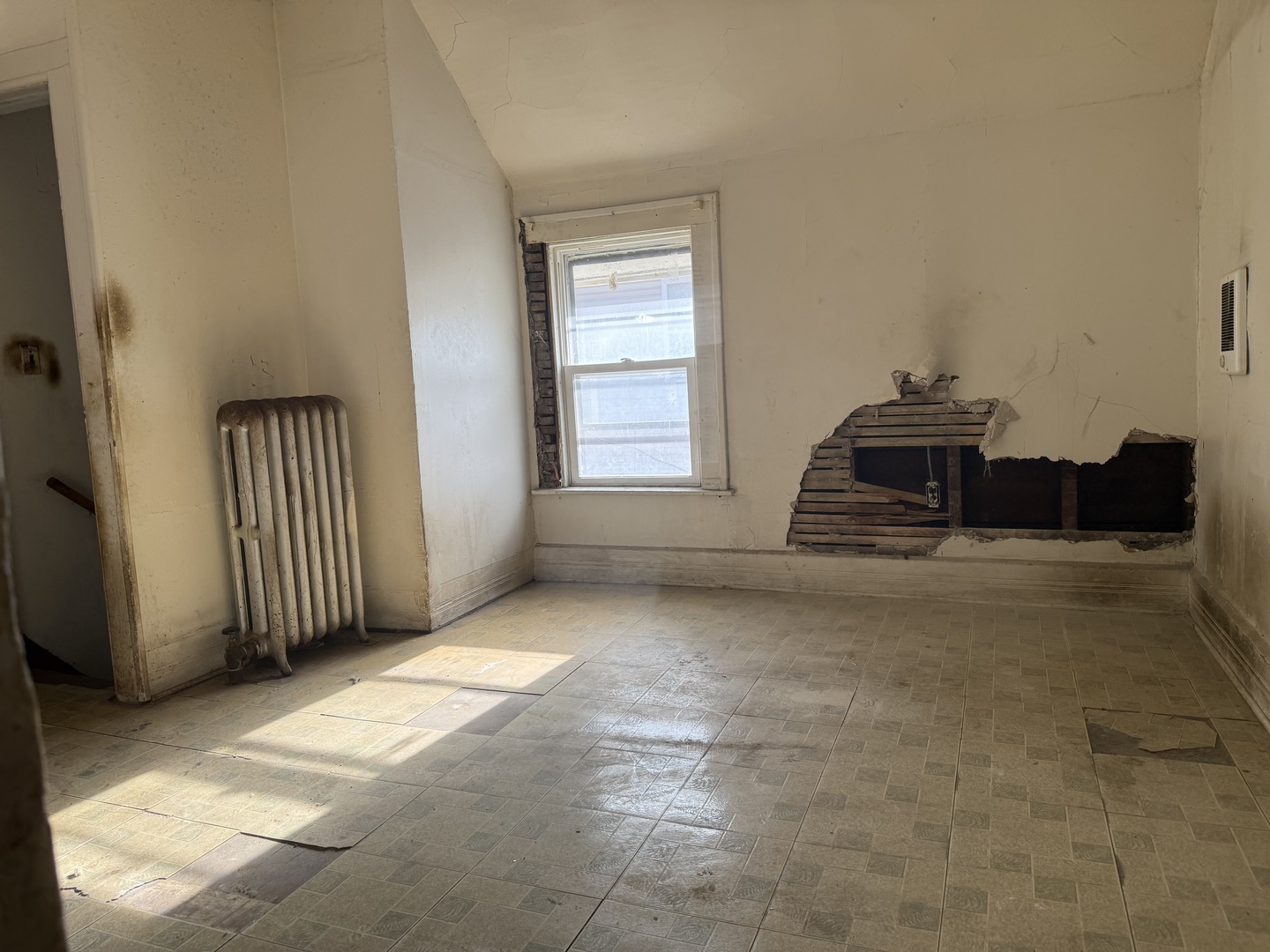 6951 South Princeton Avenue Chicago, IL 60621 - Photo 15 of 25 a view of a livingroom with a chair and a window