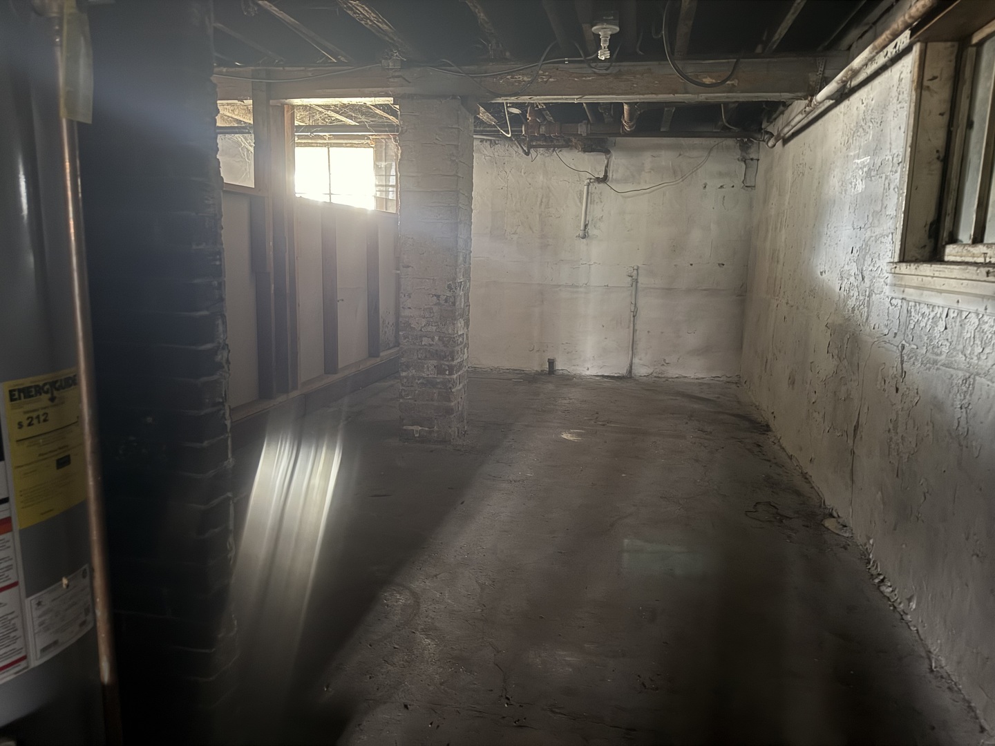 6951 South Princeton Avenue Chicago, IL 60621 - Photo 20 of 25 a view of empty room with wooden floor