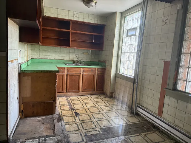 a view of utility room