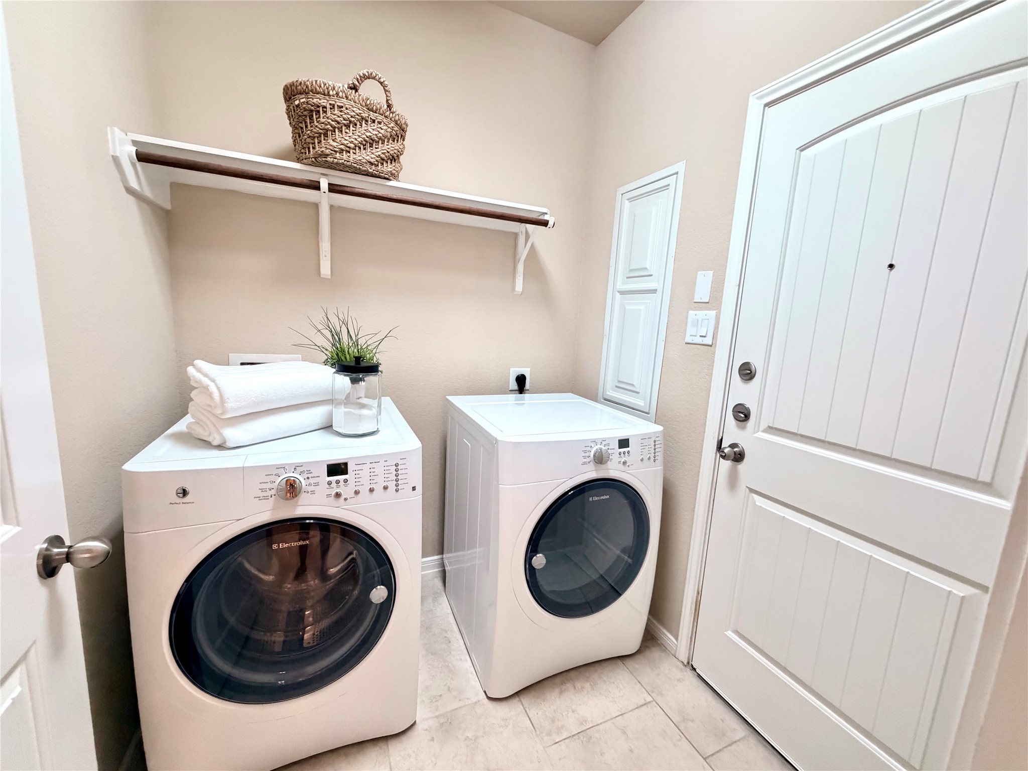 5502 Claymore Meadow Lane Spring, TX 77389 - Photo 34 of 45 Laundry room with W&D included