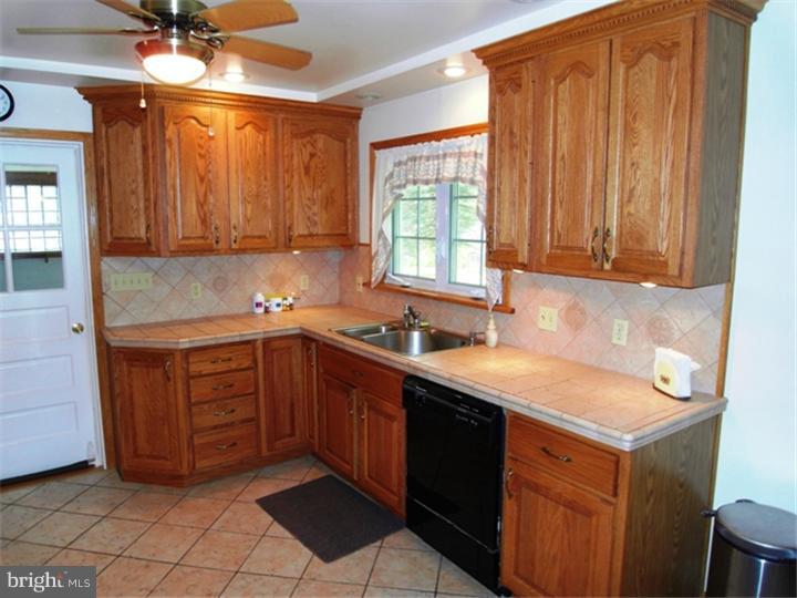 2545 Hill Road Reading, PA 19606 - Photo 3 of 25