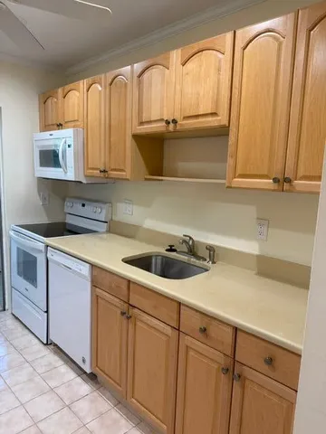 $1,425 | 20 Abbey Lane, Unit 204, Delray Beach, FL 33446